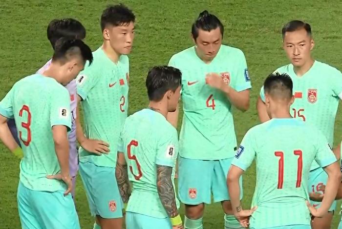 包含曼城逆袭利尔，英超劲旅强势登顶积分榜的词条