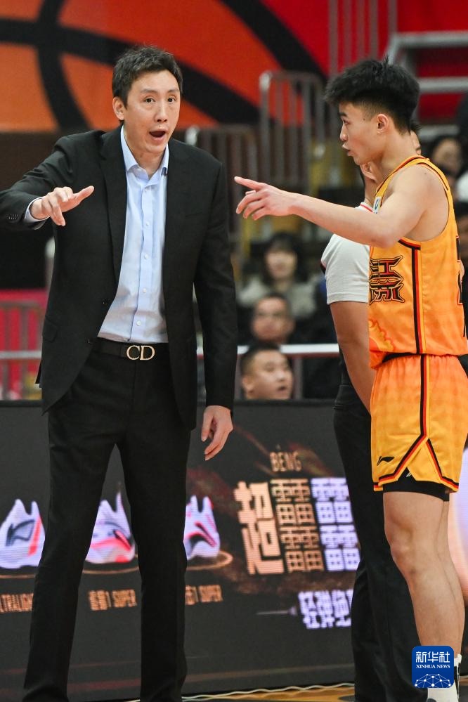 江苏男篮携手闯入CBA前八搏击强敌