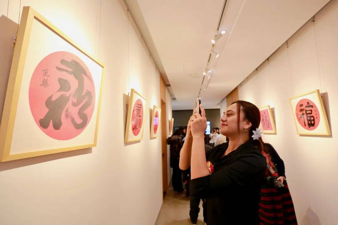 孟加拉队员在比赛中展示出色技艺